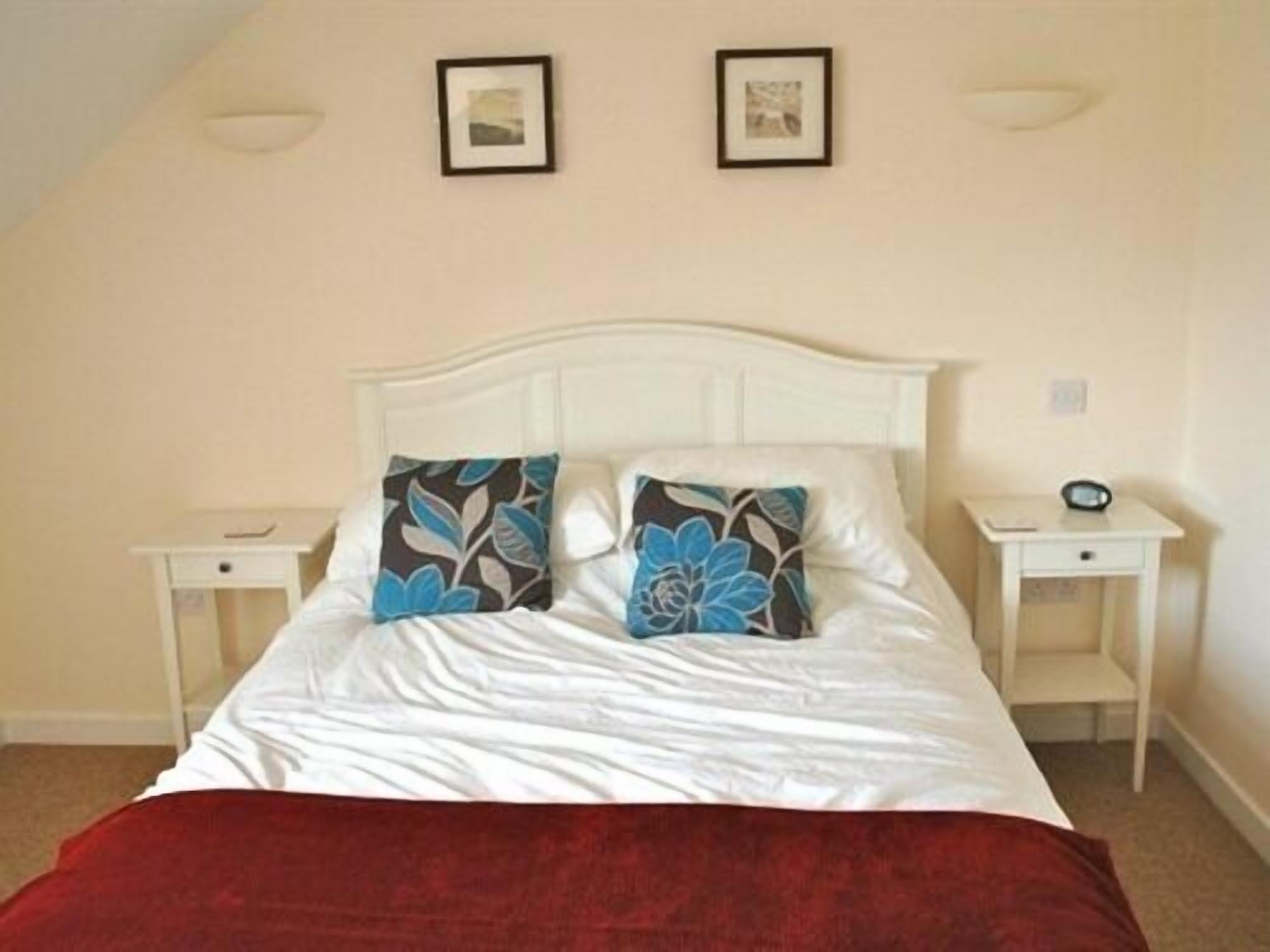 The Foxham Hotel Chippenham  Exterior photo